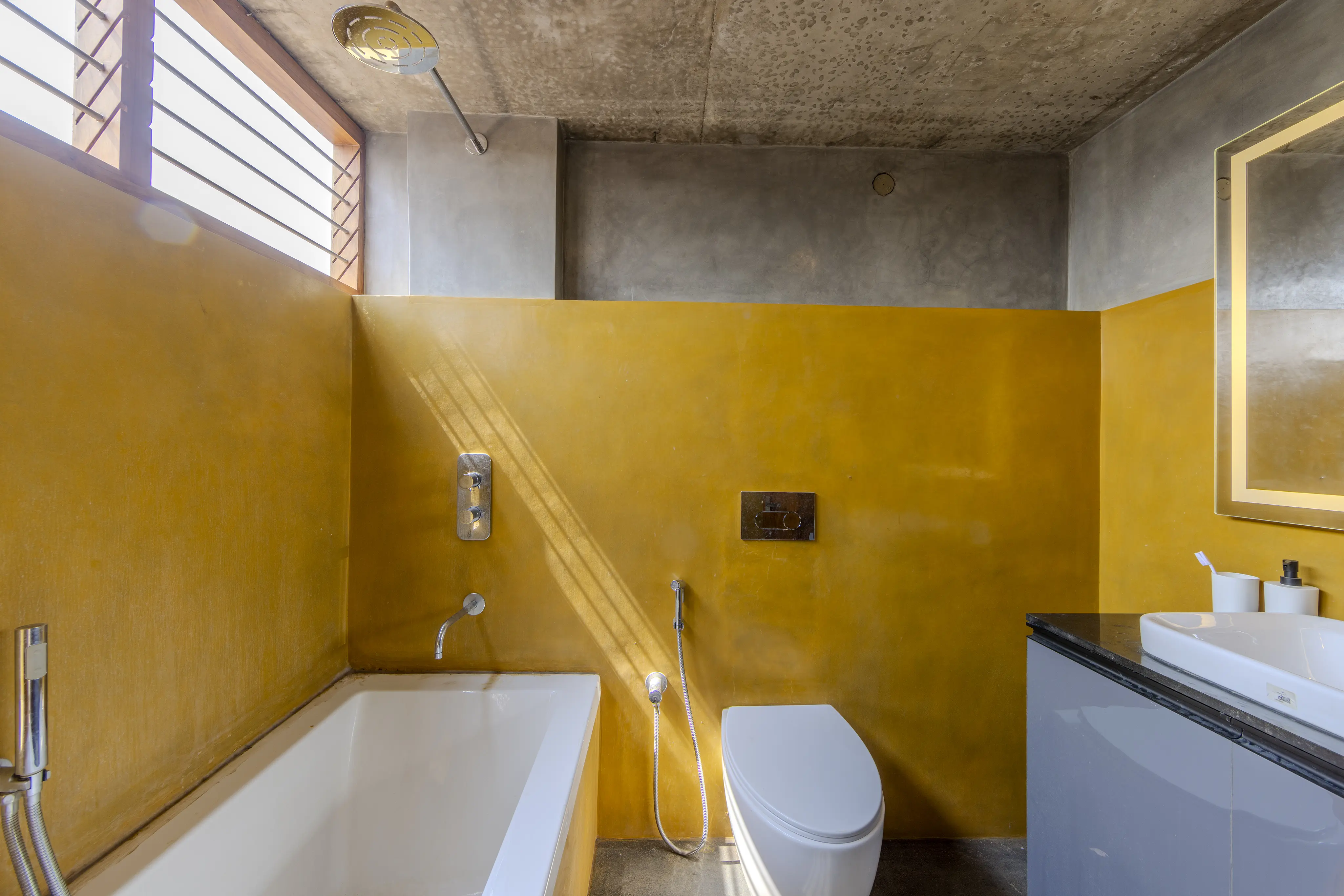 20 Sq.m House oxide toilet