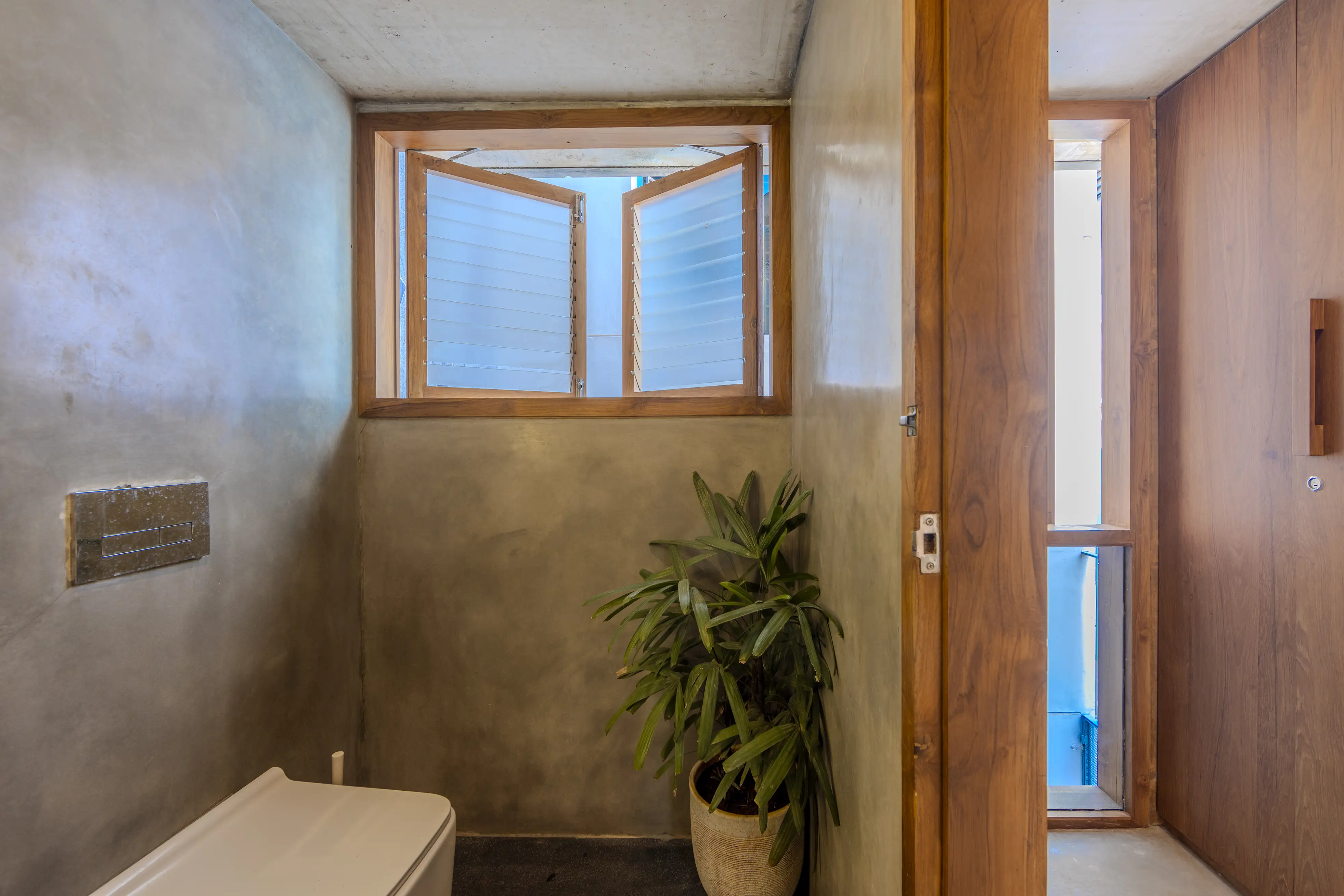 20 Sq.m House oxide grey toilet